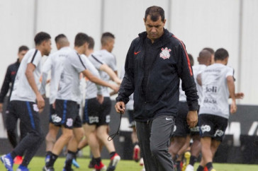 Carille treina a equipe para enfrentar o S�o Bento, fora de casa