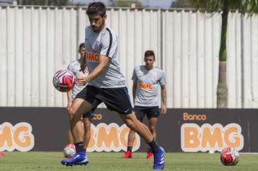 Bruno M�ndez j� treina no CT Joaquim Grava