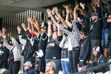 Torcida cantou muito para as meninas do Corinthians Futebol Feminino no duelo contra o Santos