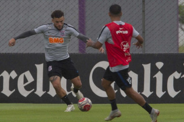 Andr� Lu�s deve ser relacionado para jogo contar a Ferrovi�ria