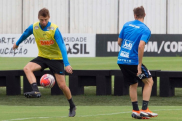 Henrique no treino desta sexta-feira com foco na Ferrovi�ria