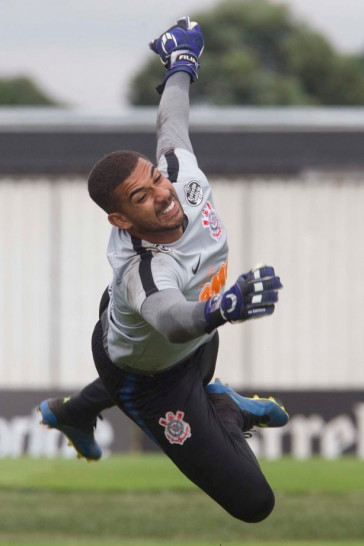 Goleiro Filipe no treino de hoje no CT Joaquim Grava