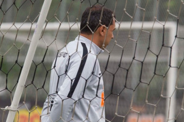 F�bio Carille prepara a equipe para jogo contra a Ferrovi�ria