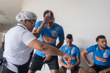 Teve homenagem ao anivers�rio de Gustavo, no CT