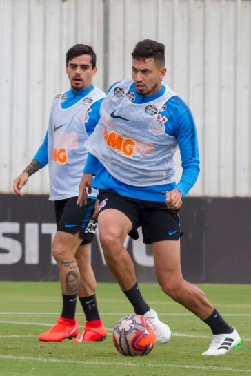 Fagner e Pedro Henrique no treino desta quinta-feira