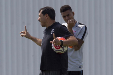 Carille e Gustagol no treino deste s�bado no CT