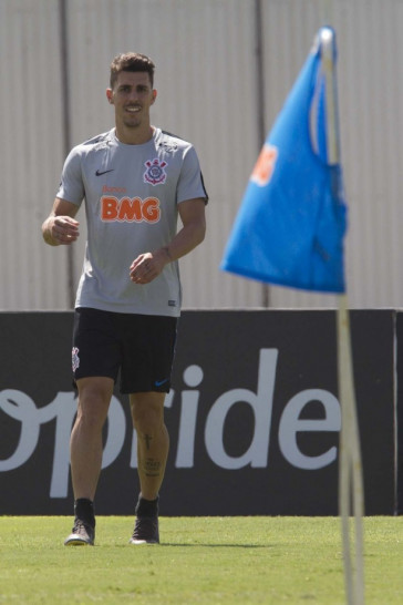 Danilo Avelar no treino de hoje no CT Joaquim Grava