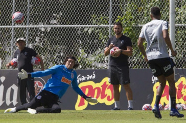 Goleiro C�ssio no treino deste s�bado no CT Joaquim Grava
