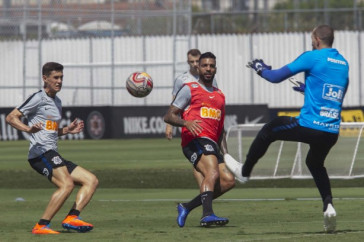 Vital, Michel Macedo e Walter no treino de hoje no CT Joaquim Grava
