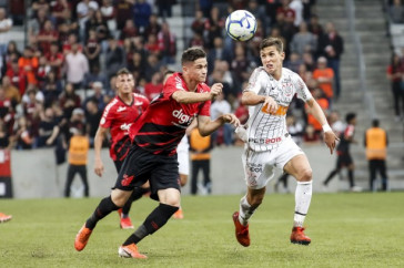 Vital durante partida contra o Athletico Paranaense
