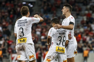 Pedrinho marcou o segundo gol do Corinthians contra o Athletico Paranaense