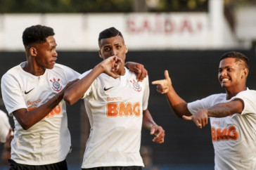 Com o placar m�nimo, Corinthians vence Vit�ria e se classifica para as quartas do Brasileiro Sub-17