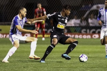 Junior Urso no duelo contra o Ava�, pelo Brasileir�o, na Ressacada