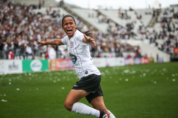 Vict�ria emocionada com seu gol na final do Paulista Feminino, contra o S�o Paulo