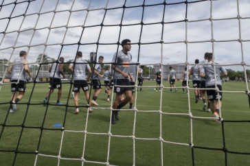 Elenco corinthiano no treino desta manh� no CT Joaquim Grava