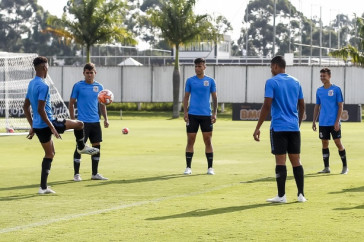 Elenco do Sub-20 treina para duelo pela semifinal da Copinha