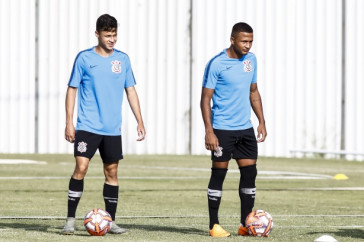 Matheus e L�o Pereira treinam para duelo contra o Internacional, pela Copinha