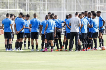 Jogadores do Sub-20 treinando para duelar pela semifinal da Copinha
