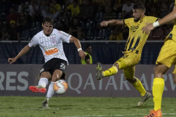 Mateus Vital entrou no segundo tempo contra o Guaran�-PAR, no lugar de Everaldo
