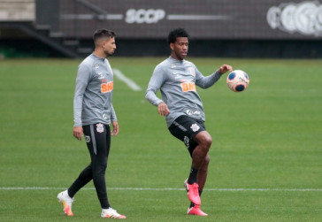 Jogadores na atividade da tarde desta quarta-feira na Arena Corinthians