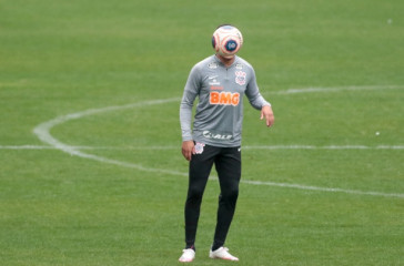 Jogadores na atividade da tarde desta quarta-feira na Arena Corinthians