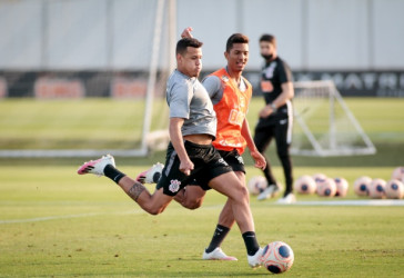 Jogadores na atividade da tarde desta segunda-feira (03), no CT Dr. Joaquim Grava