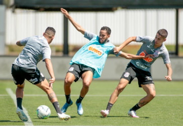 Everaldo e Gabriel Pereira treinam no CT Joaquim Grava ap�s vit�ria sobre o Goi�s