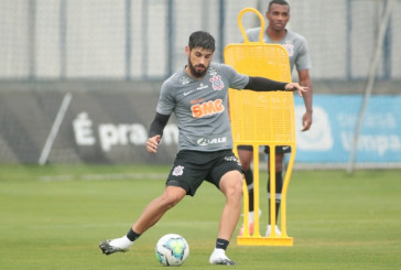 Bruno M�ndez na atividade da tarde desta sexta-feira (09), no CT Dr. Joaquim Grava