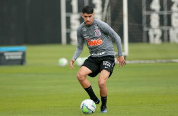 Roni na atividade da tarde desta sexta-feira (09), no CT Dr. Joaquim Grava