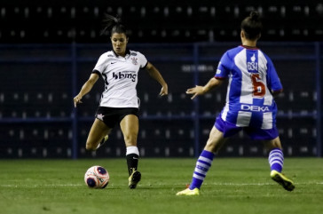 Paulinha no jogo contra o Nacional, pelo Paulista Feminino