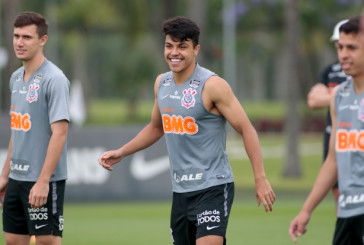 Piton e Roni na atividade da manh� desta quinta-feira no CT Dr. Joaquim Grava