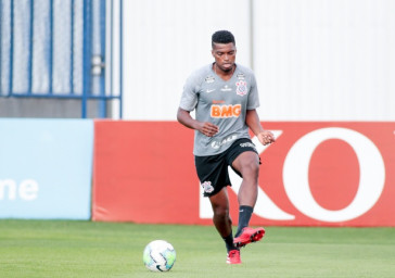 Jemerson  na atividade da tarde desta segunda-feira no CT Dr. Joaquim Grava