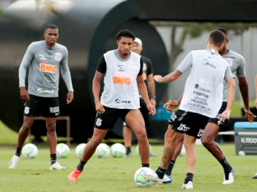 Jogadores na atividade da tarde desta segunda-feira no CT Dr. Joaquim Grava