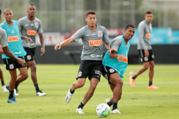 Jogadores na atividade da tarde desta segunda-feira no CT Dr. Joaquim Grava