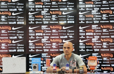 Coletiva F�bio Santos