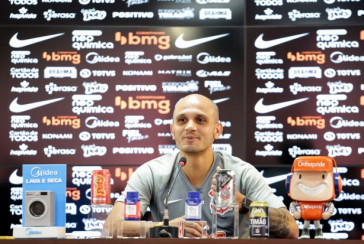 Coletiva F�bio Santos