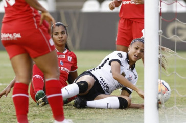 Gabi no jogo contra o Am�rica de Cali, pela Copa Libertadores Feminina
