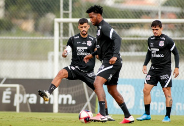 Camacho, Gil e Fagner no treinamento do Corinthians no CT Dr. Joaquim Grava