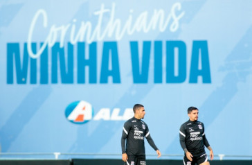 Gabriel e Fagner durante treinamento para a Copa do Brasil no CT Dr. Joaquim Grava