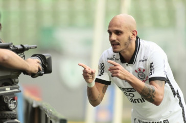 F�bio Santos comemorando seu gol na partida entre Corinthians e Am�rica-MG, pelo Brasileir�o
