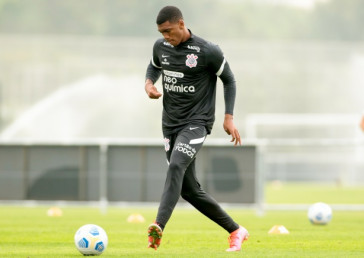 Felipe Augusto durante treinamento do Corinthians em prepara��o para duelo contra o Sport