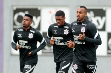 Felipe e Raul Gustavo no �ltimo treinamento do Corinthians antes do Majestoso contra o S�o Paulo