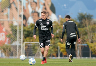 Matheus Melo durante treino de reapresenta��o do Corinthians no CT Joaquim Grava