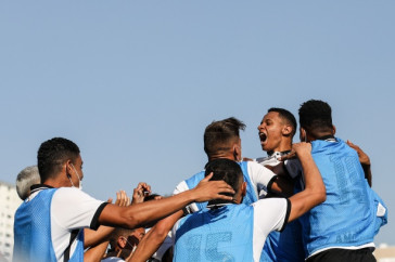 Murillo e elenco comemorando gol contra o Atl�tico-GO, pelo Brasileiro Sub-20