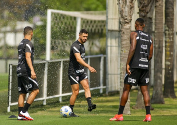 Giuliano participa de �ltimo treino do Corinthians para duelo diante o Am�rica-MG