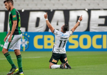 Giuliano comemorando seu gol contra o Am�rica-MG, na Neo Qu�mica Arena