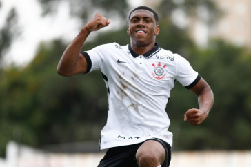Felipe Augusto durante confronto entre Corinthians e Ibrachina FC pelo Paulista Sub-20