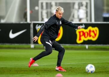 R�ger Guedes fez trabalho normal antes de Corinthians x Fluminense