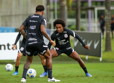 Willian treinou normalmente