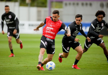 Gustavo Silva, Fagner e Willian durante treino do Corinthians no CT Dr. Joaquim Grava